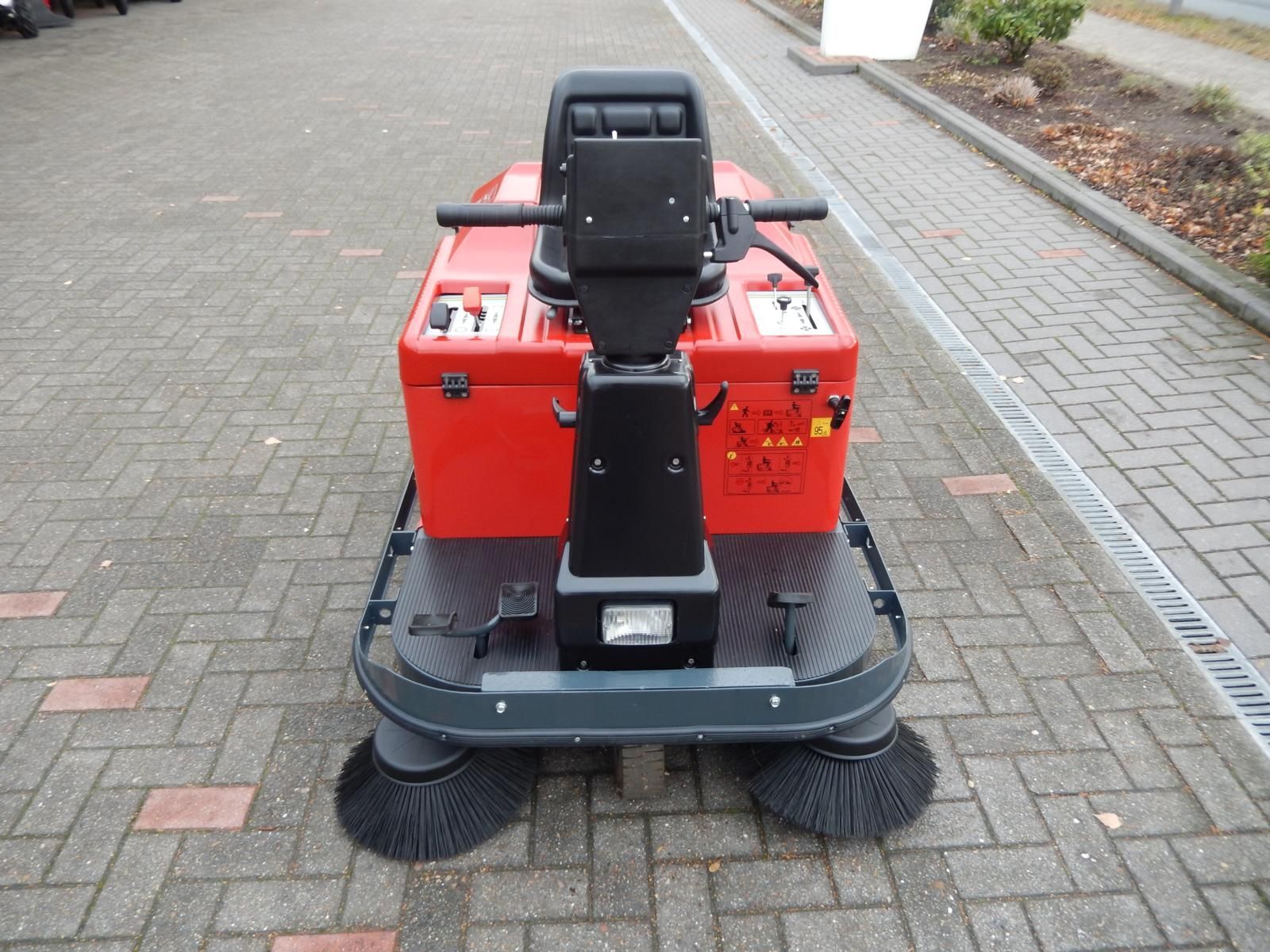 Wilms Kehrmaschine KS 1300
